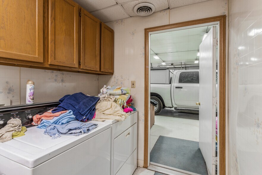 More Photos Of 2326 N Main St, Osceola Auto Repair For Sale