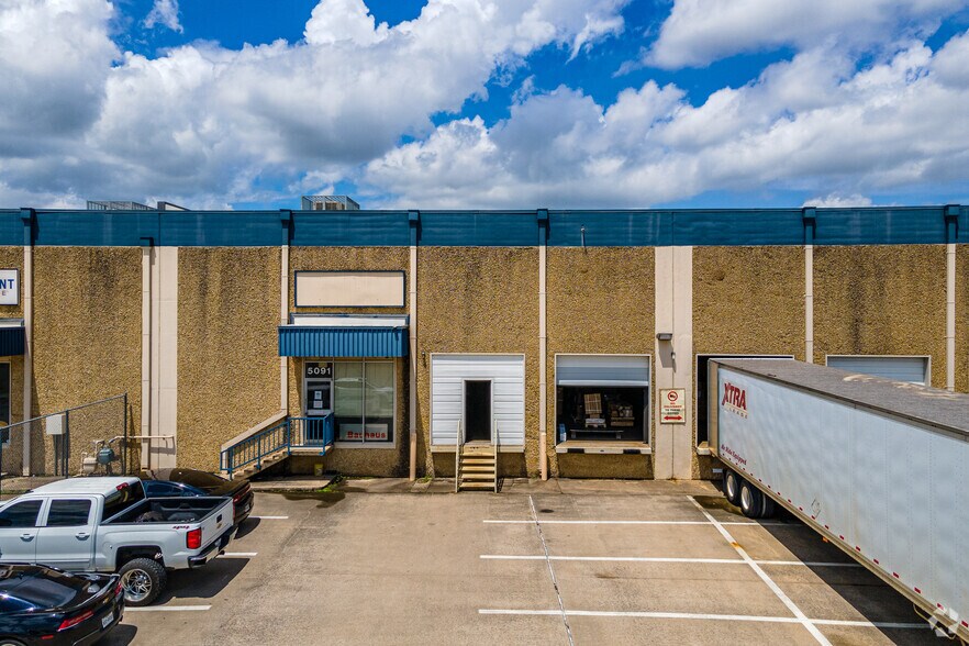 More Photos Of 5017-5199 Pulaski St, Dallas Distribution For Lease