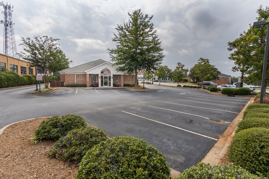 More Photos Of 602 N Main St, Anderson Bank For Sale