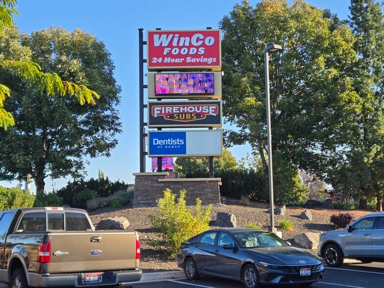 More Photos Of 1255 N Happy Valley Rd, Nampa Restaurant For Sale