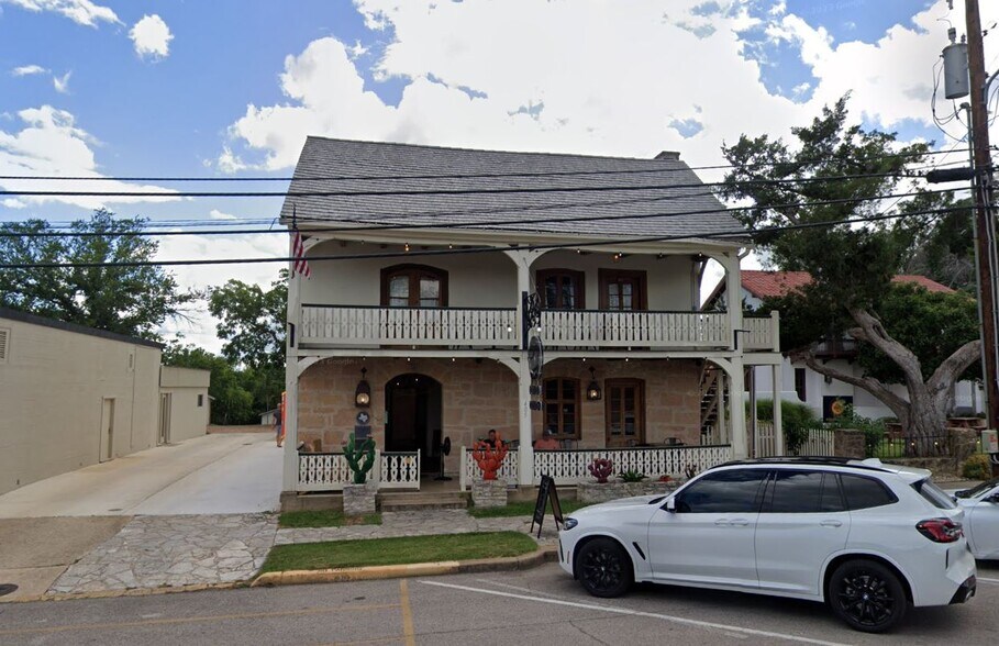 More Photos Of 405 E Main St, Fredericksburg Storefront For Lease