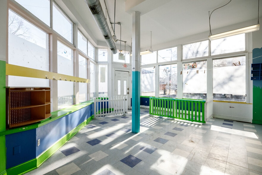 More Photos Of 300 W Clay St, Richmond Storefront Retail Residential For Lease