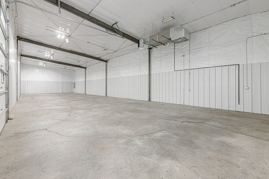 More Photos Of 1715 W Commerce Dr, Marshall Service For Sale