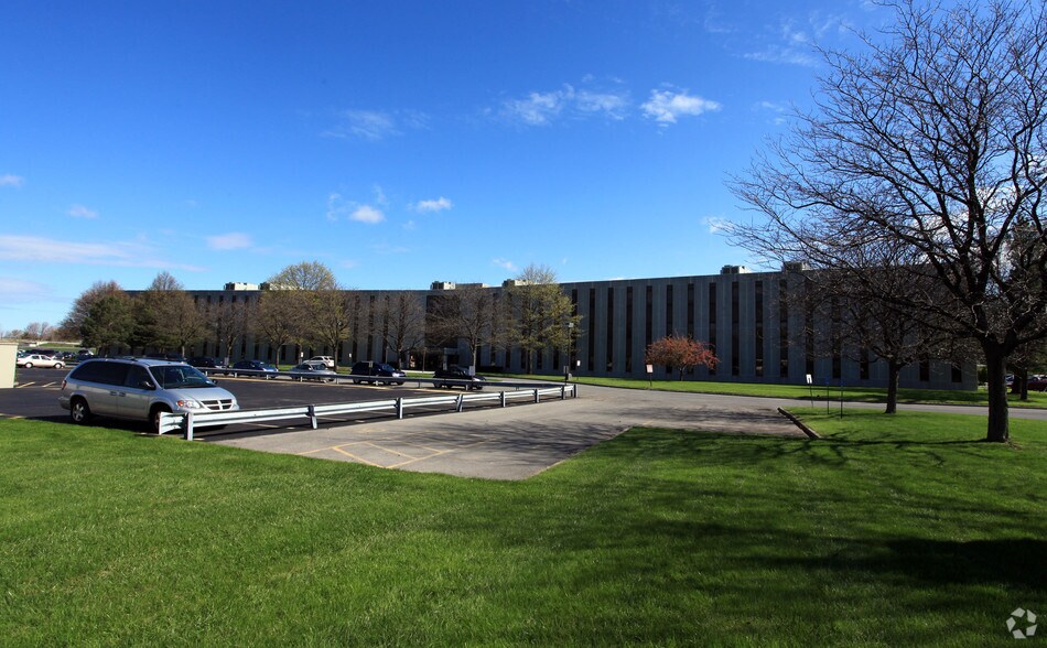 More Photos Of 290 Elwood Davis Rd, Liverpool Office For Lease