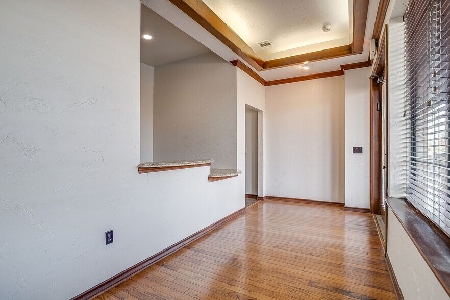 More Photos Of 1318-1324 NW John Jones Dr, Burleson Office For Lease