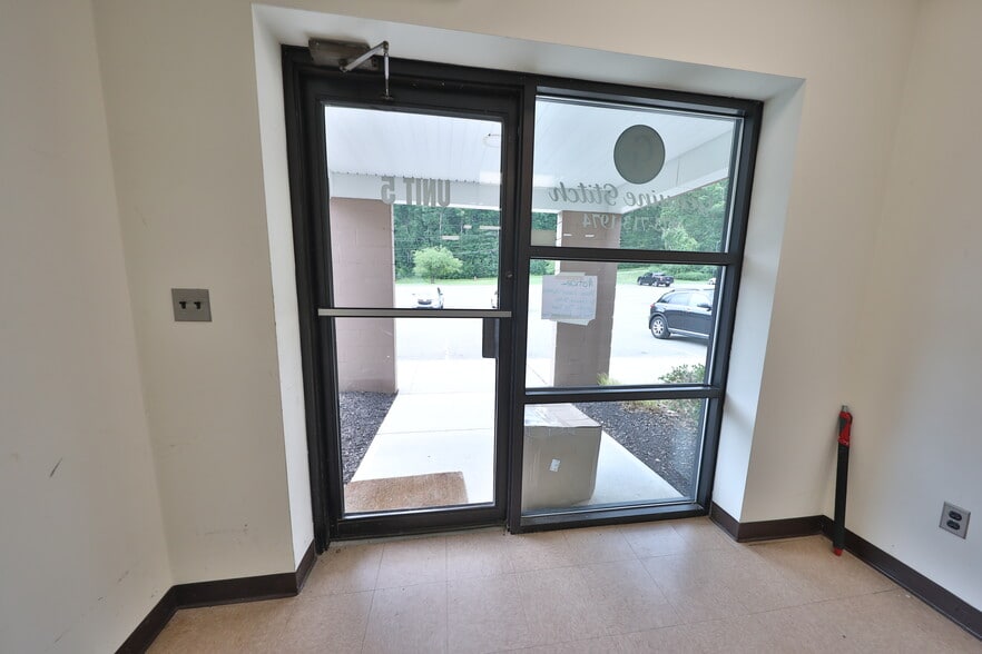 More Photos Of 12 Orben Dr, Landing Showroom For Lease