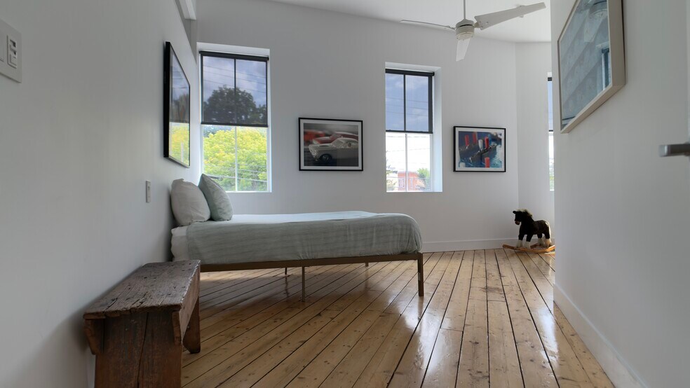 More Photos Of 76 Prince St, Kingston Storefront Retail Office For Sale