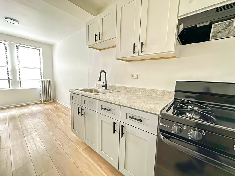 More Photos Of 808 W 76th St, Chicago Apartments For Sale