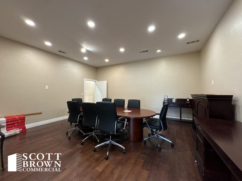 More Photos Of 2701 Valley View Ln, Farmers Branch Office For Sale