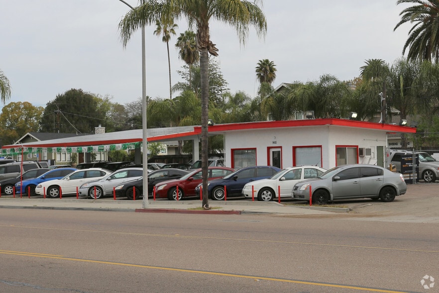 Primary Photo Of 902 S Escondido Blvd, Escondido Auto Dealership For Lease