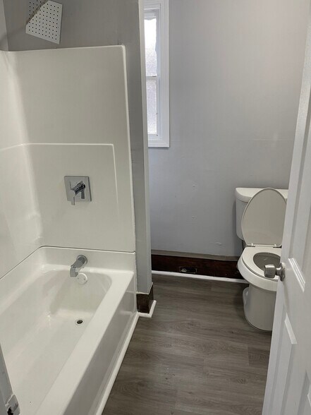 More Photos Of 1386 E 43rd St, Cleveland Specialty For Sale