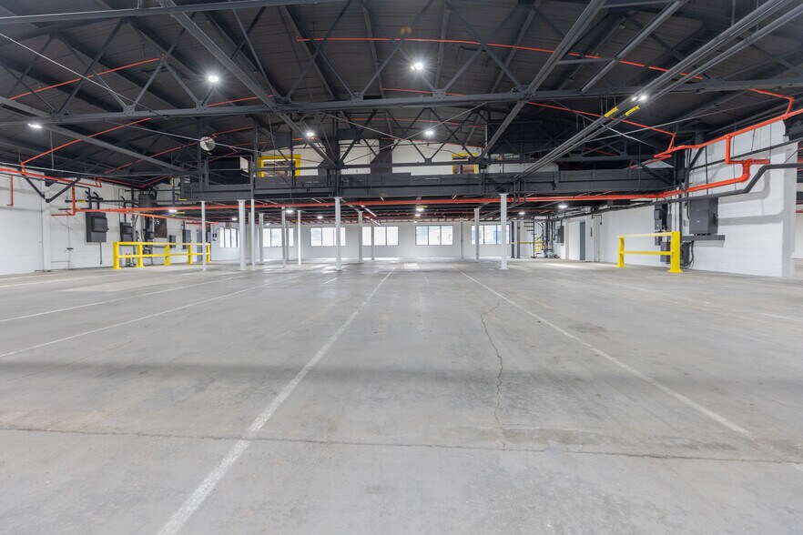 More Photos Of 955 E Diamond Ave, Evansville Manufacturing For Lease