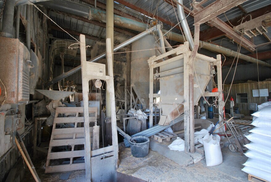 More Photos Of 5040 FM 1295, Moulton Specialty For Sale