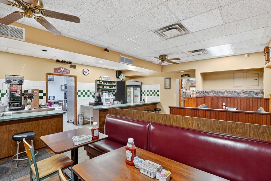 More Photos Of 550 McKeesport Rd, Elizabeth Freestanding For Sale