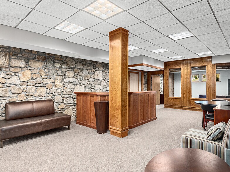 More Photos Of 7 Orchard St, Asheville Bank For Lease