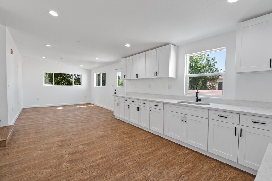 More Photos Of 107 3rd St, San Juan Bautista Storefront Retail Residential For Lease