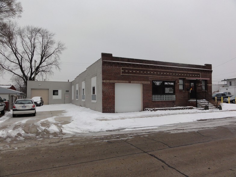 Primary Photo Of 19024 Florida St, Roseville Showroom For Sale
