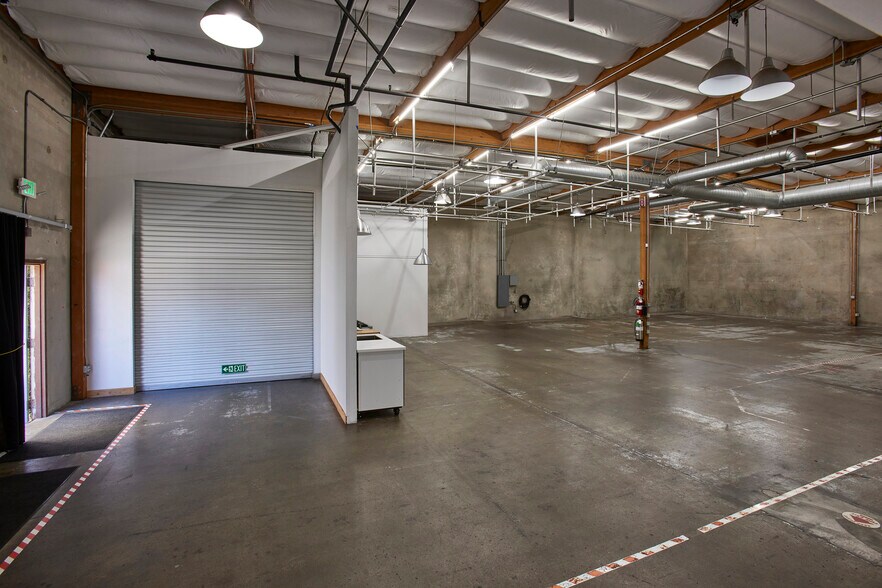 More Photos Of 2010 W 135th St, Gardena Manufacturing For Sale