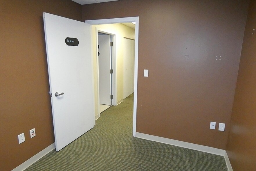 More Photos Of 1829 Maple Rd, Williamsville Medical For Lease