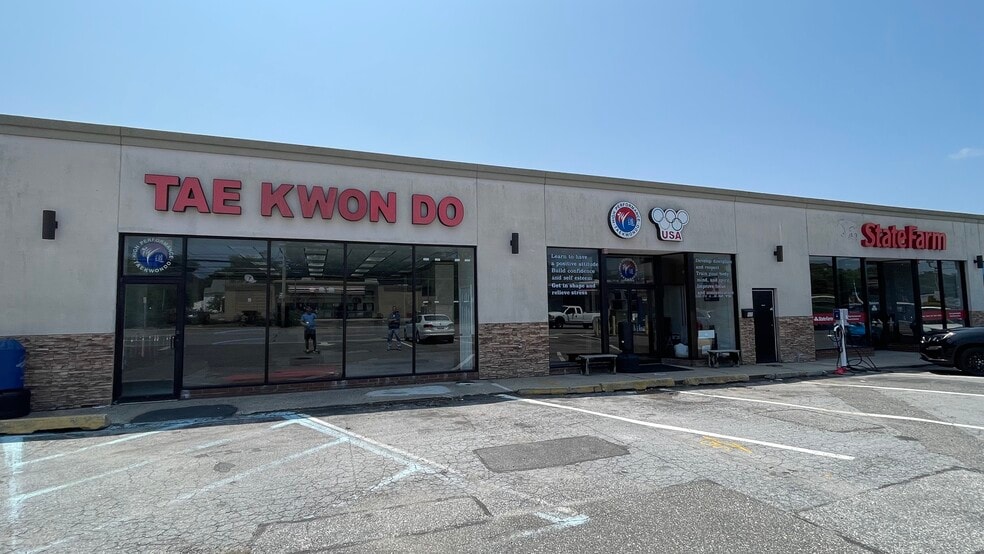 Primary Photo Of 3024-3040 Jericho Tpke, East Northport General Retail For Lease