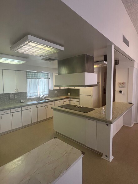 More Photos Of 1685 Cypress Dr, El Centro Healthcare For Lease