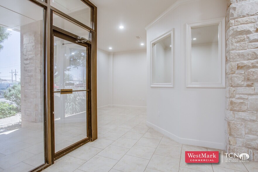 More Photos Of 5760 40th St, Lubbock Office For Lease