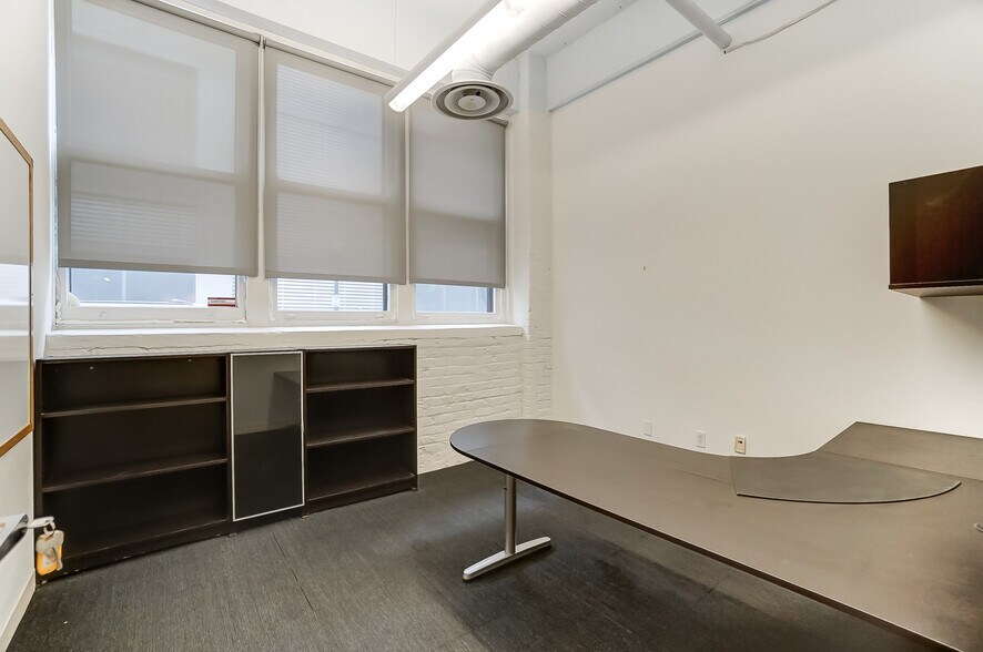 More Photos Of 20 E Central Pky, Cincinnati Office Residential For Lease