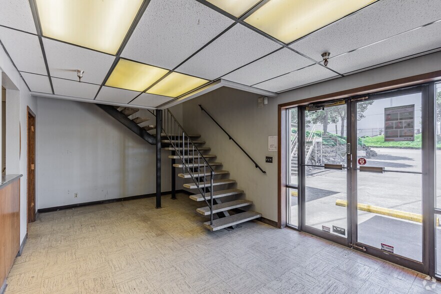 More Photos Of 6455 NE Columbia Blvd, Portland Warehouse For Lease