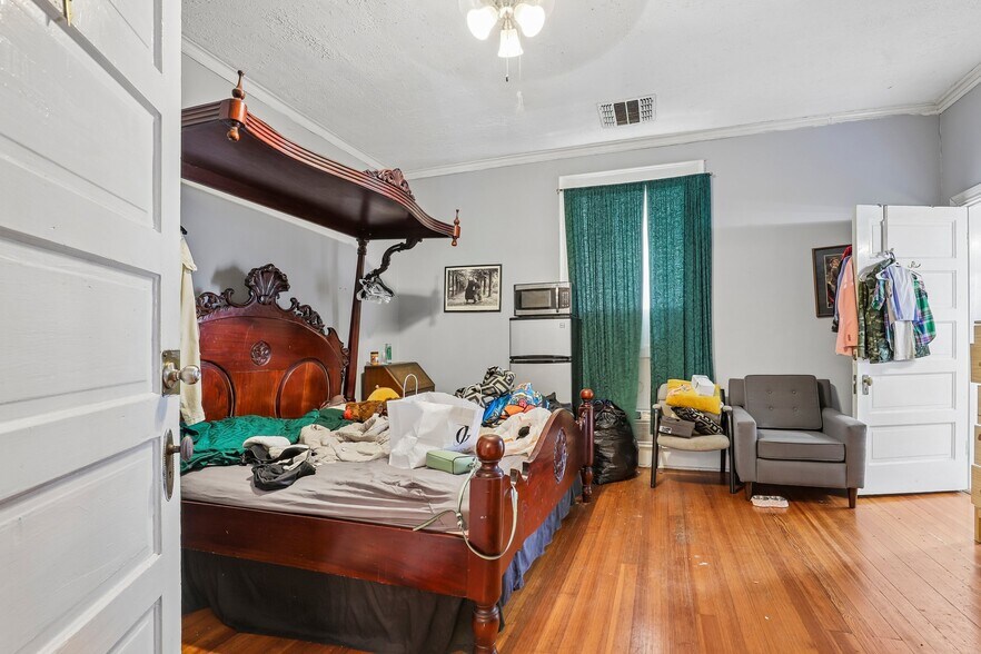 More Photos Of 421 Howard St, San Antonio Hospitality For Sale