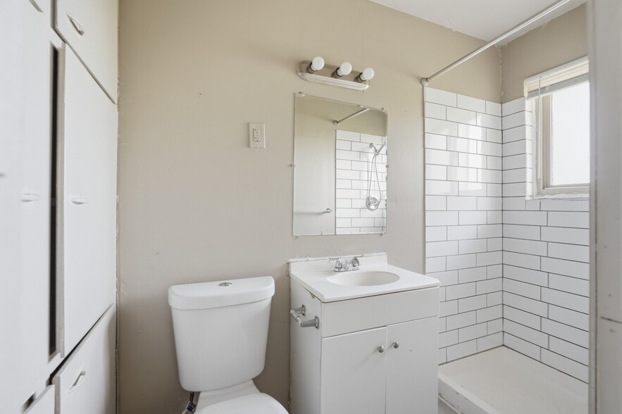 More Photos Of 9439 Chalmers St, Detroit Apartments For Sale