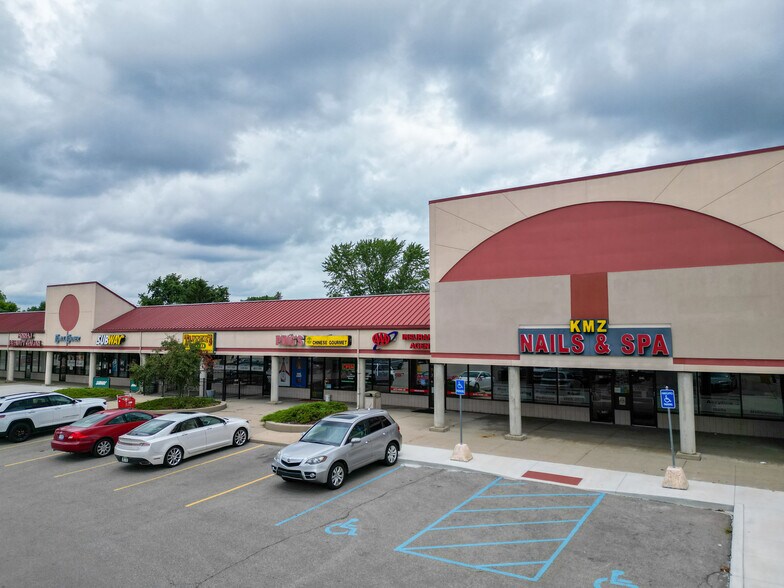 More Photos Of 819-965 E Auburn Rd, Rochester Hills Unknown For Lease