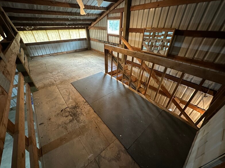 More Photos Of 15626 SE Martins St, Portland Warehouse For Lease