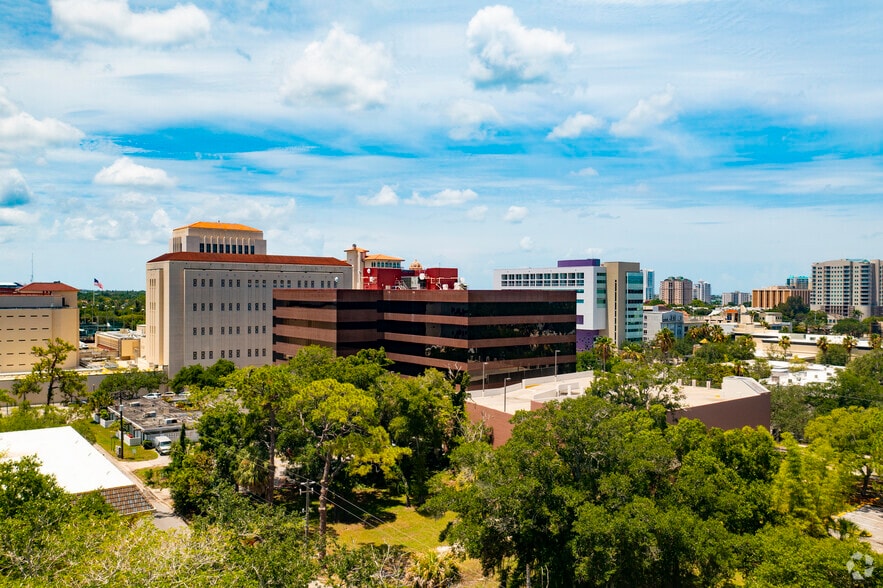 More Photos Of 2033 Main St, Sarasota Office For Lease