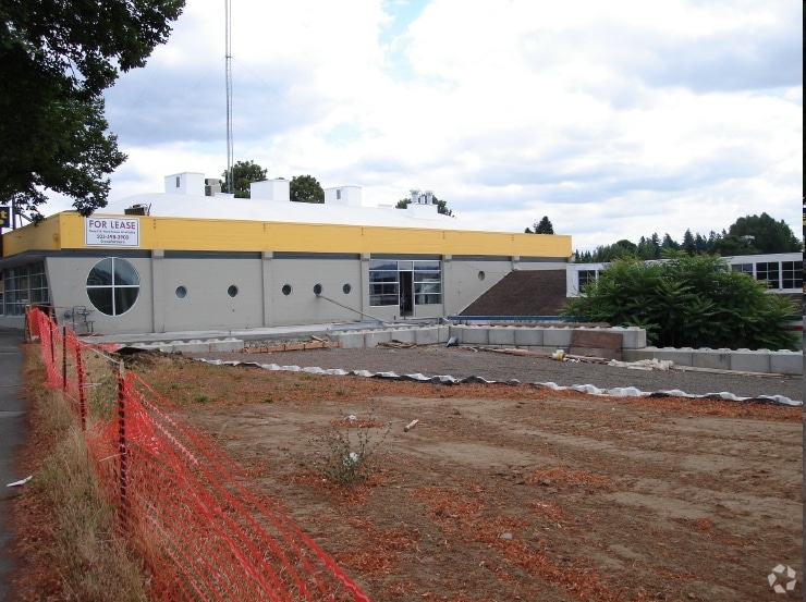 More Photos Of 2944 SE Powell Blvd, Portland Storefront Retail Office For Lease