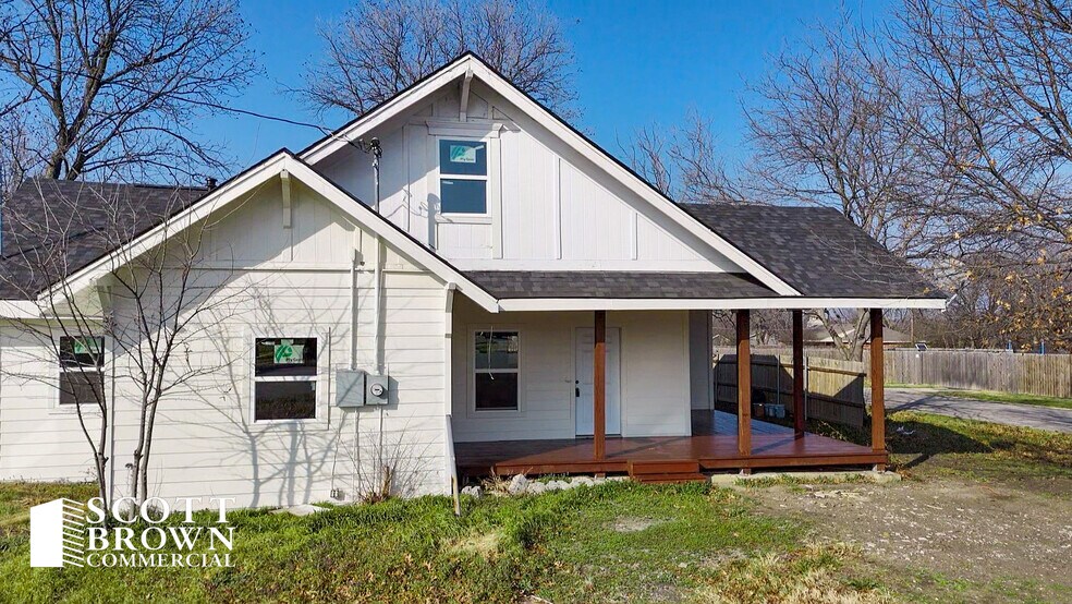 More Photos Of 401 Elm St, Sanger Medical For Sale
