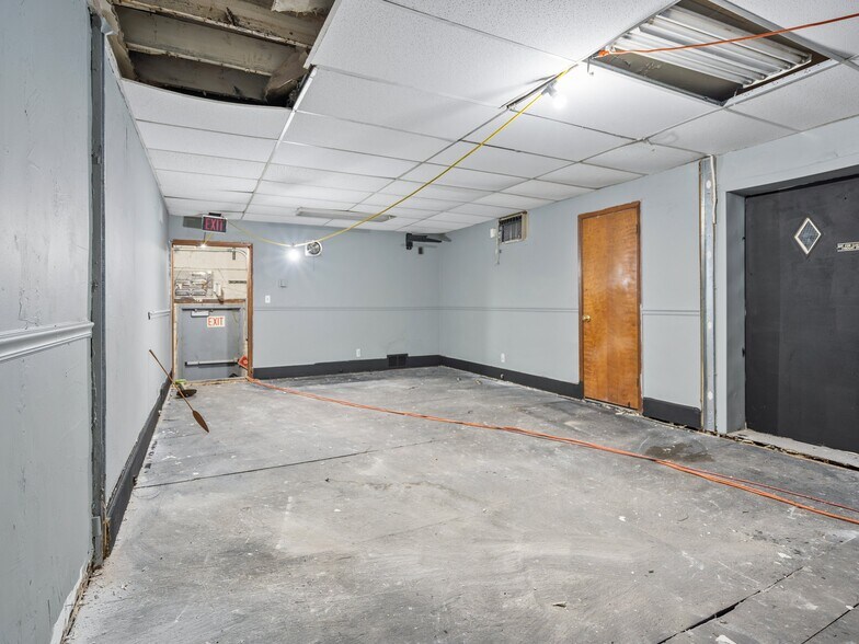 More Photos Of 2670 Chalmers St, Detroit Office For Sale