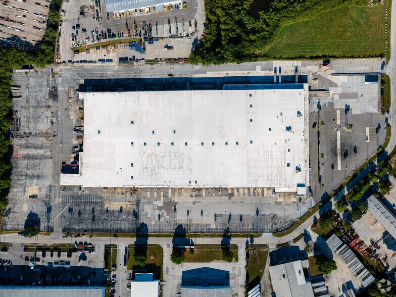 More Photos Of 1820 Massaro Blvd, Tampa Warehouse For Lease