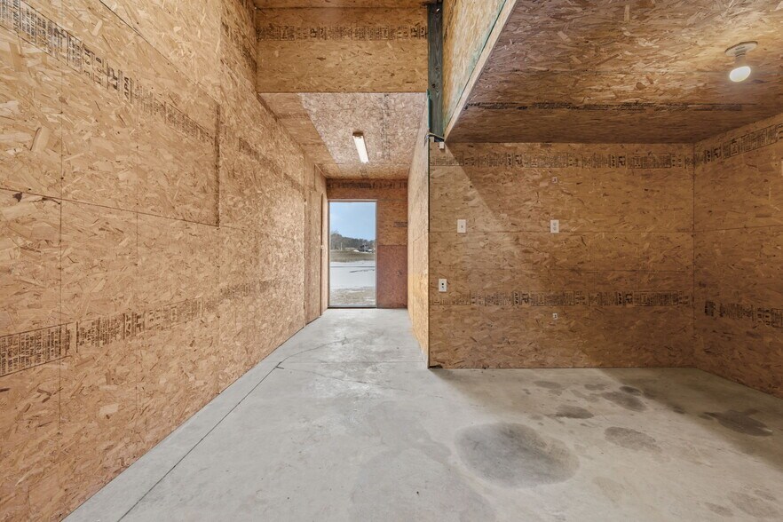 More Photos Of 1628-1630 Maple St, Reedsburg Warehouse For Lease