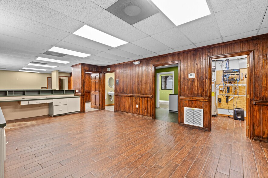 More Photos Of 1060 Cox Rd, Cocoa Warehouse For Lease