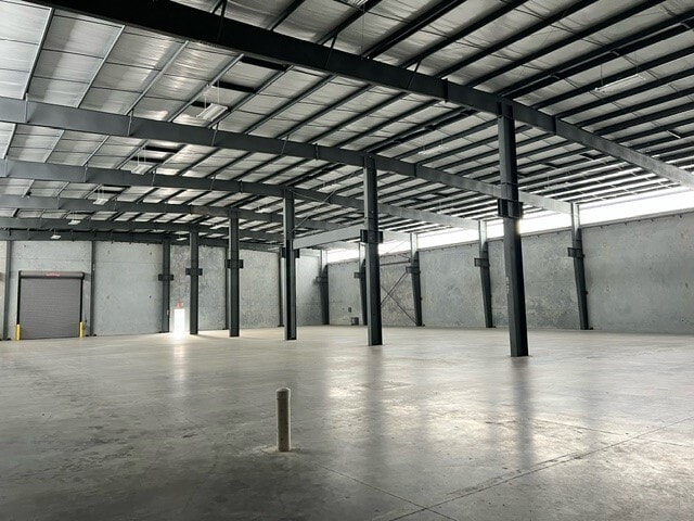 More Photos Of 14621 Blue Ash Dr, Houston Warehouse For Lease