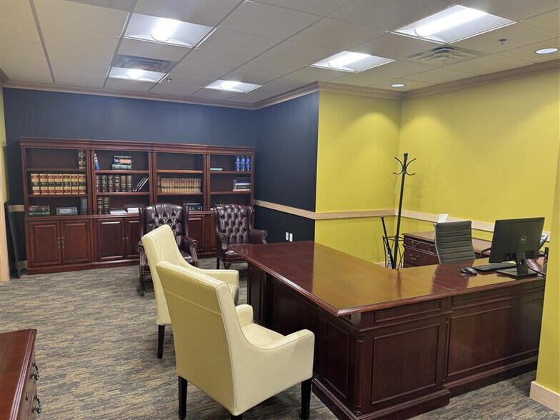 More Photos Of 117 Perspective Dr, Granger Office For Lease