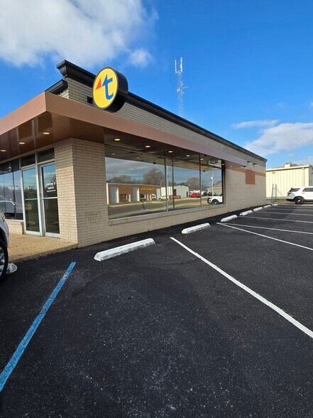 More Photos Of 623 Perkins St, Union City Office For Sale