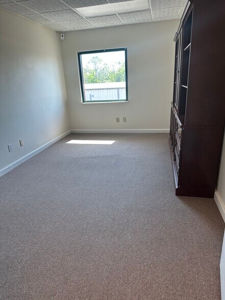 More Photos Of 4091 Colonial Blvd, Fort Myers Office Residential For Lease