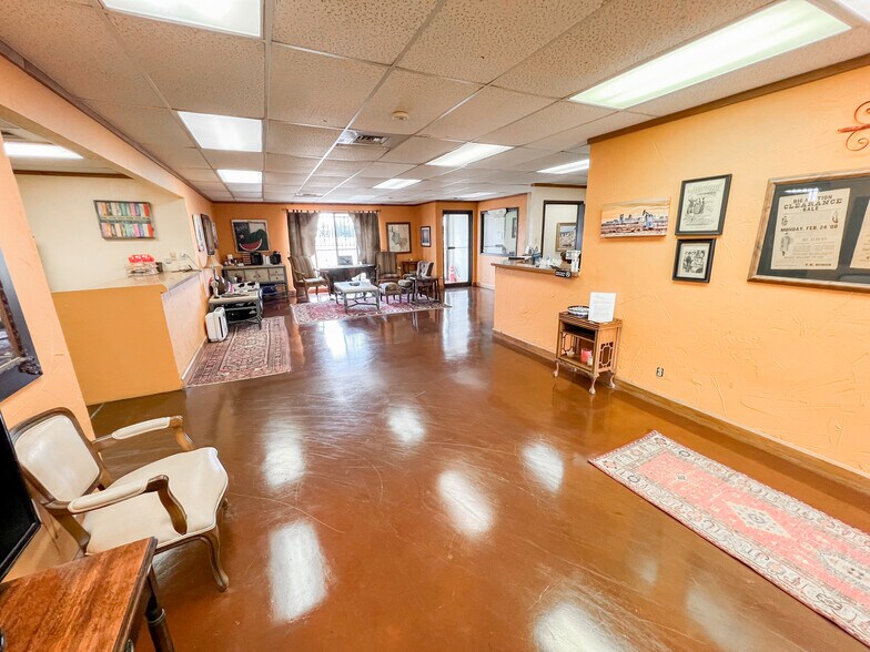 More Photos Of 1001-1009 W Industrial Ave, Midland Warehouse For Sale