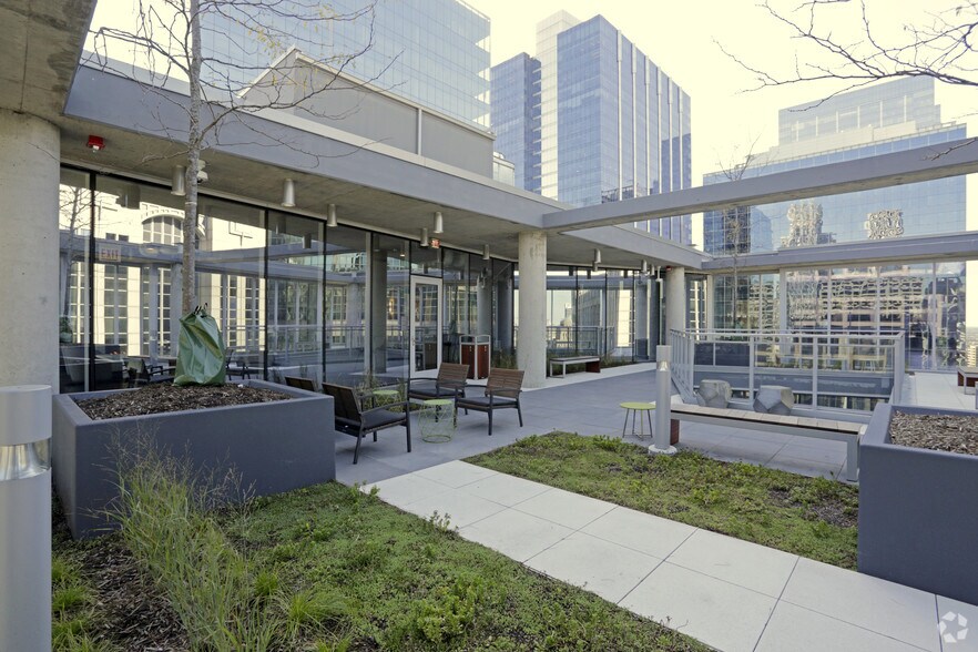 More Photos Of 215 W Lake St, Chicago Apartments For Lease