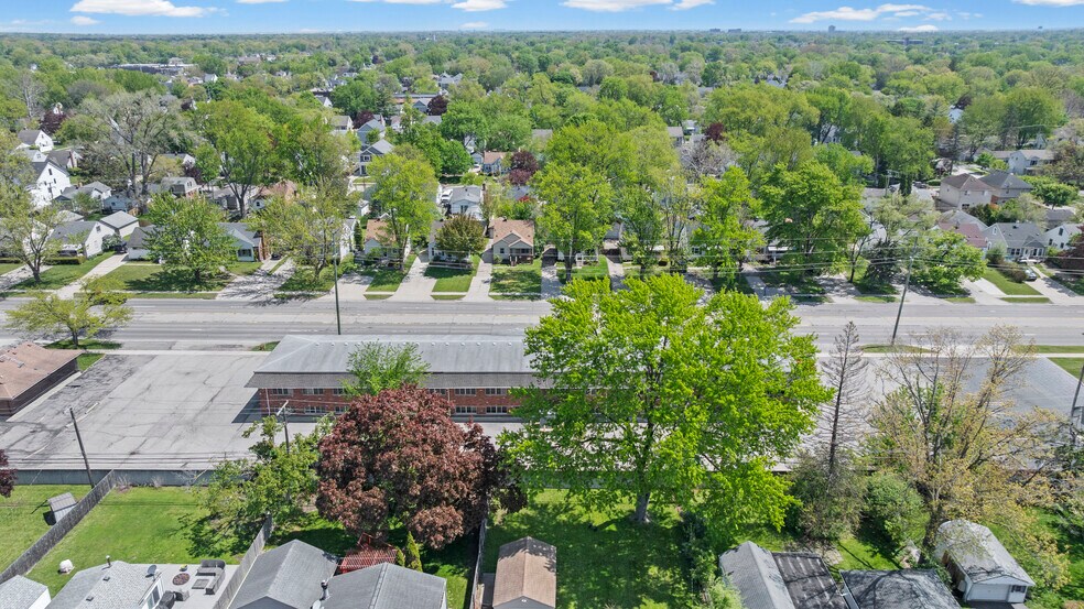 More Photos Of 28475 Greenfield Rd, Southfield Office For Sale