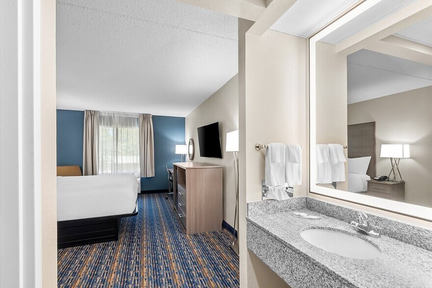 More Photos Of 70 Maddex Square Dr, Shepherdstown Hotel For Sale