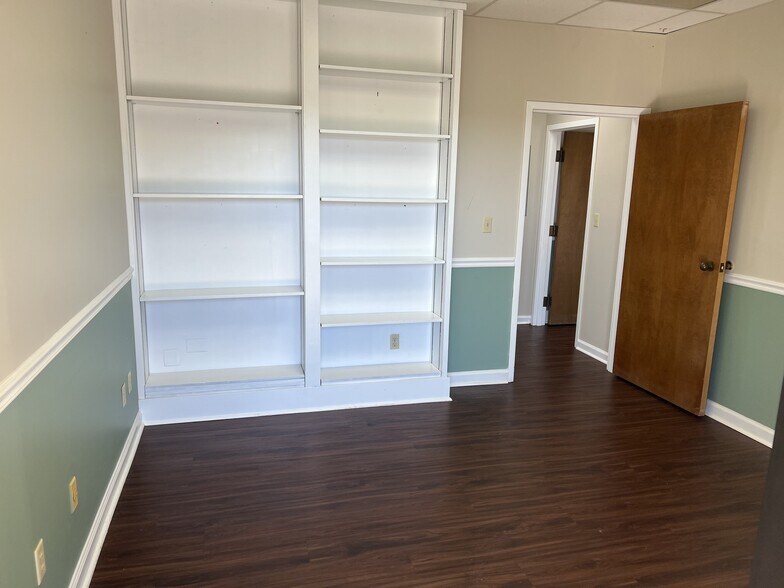 More Photos Of 5651 Whitesville Rd, Columbus Office For Sale