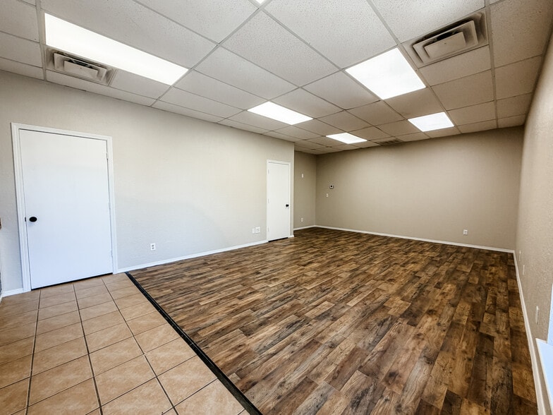 More Photos Of 120 S Rock Island Ave, El Reno Storefront Retail Office For Lease