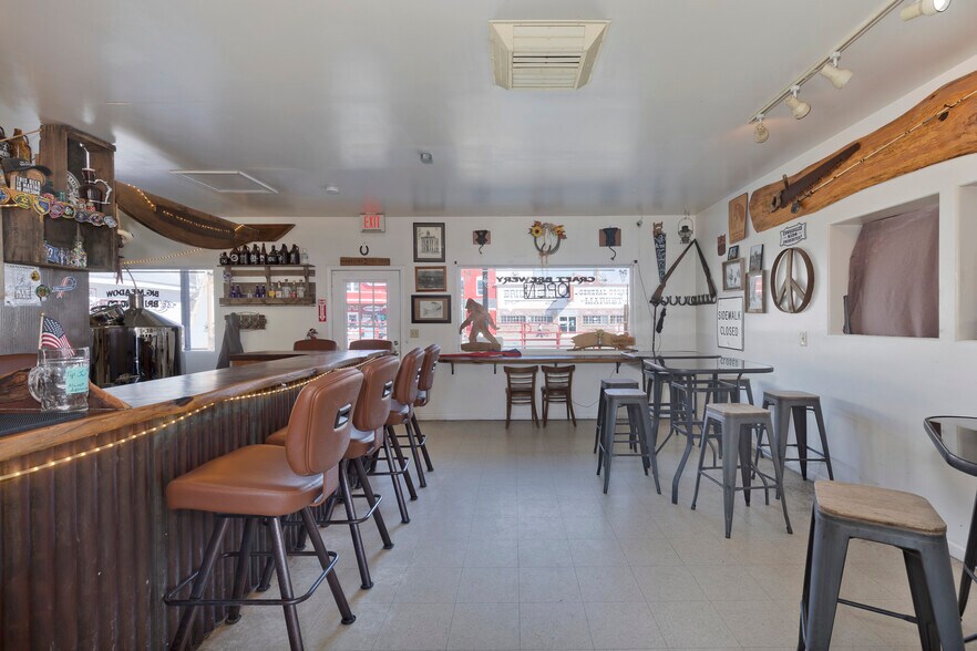 More Photos Of 20 S Sinclair St, Bridgeport Flex For Sale